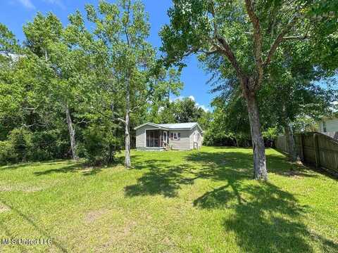 210 Gulfside Street, Waveland, MS 39576
