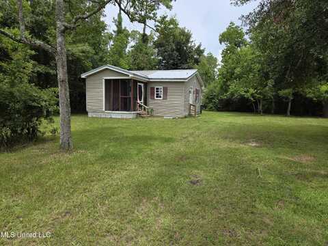 210 Gulfside Street, Waveland, MS 39576