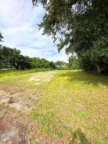 1626 Oak Avenue, Gulfport, MS 39507