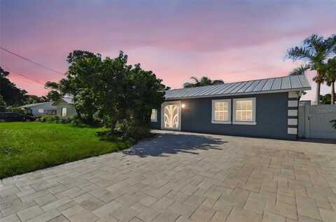 8708 THORNWOOD LANE, TAMPA, FL 33615