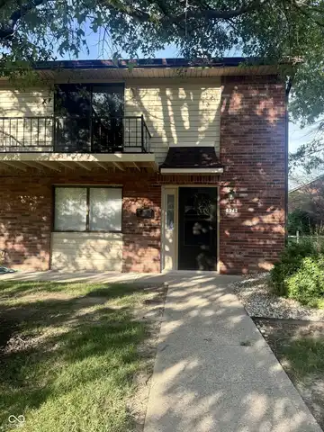 971 Greenwood Trail W Drive, Greenwood, IN 46142