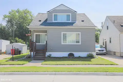28080 Kaufman, Roseville, MI 48066