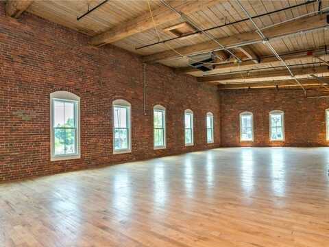 77 Elm St, Amesbury, MA 01913