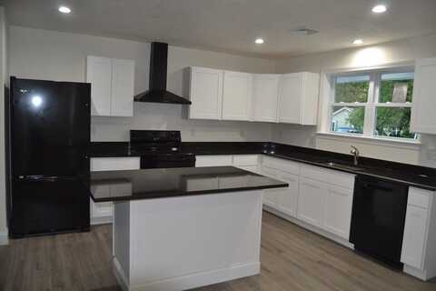109 Navy Yard, Dracut, MA 01826