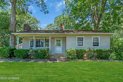 49 Raymond Avenue, Toms River, NJ 08755
