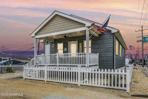 39 E Penguin Way, Lavallette, NJ 08735