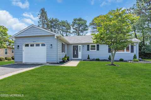 18 Olstins Court, Toms River, NJ 08757