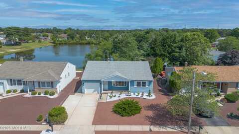 5 Duxbury Road, Toms River, NJ 08757