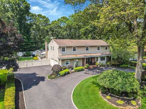 59 Lindron Avenue, Smithtown, NY 11787
