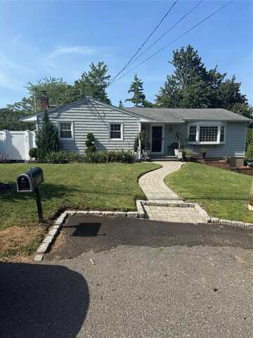 141 Iroquois Street, Ronkonkoma, NY 11779