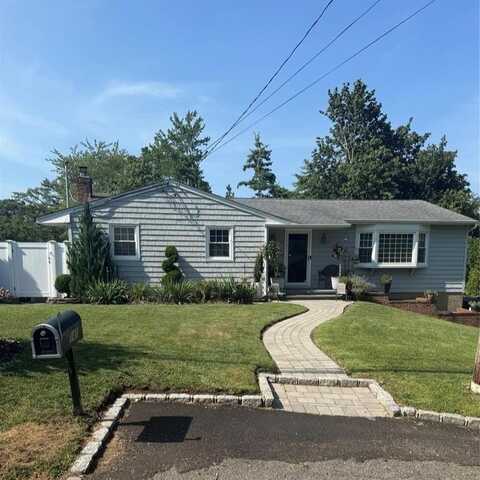 141 Iroquois Street, Ronkonkoma, NY 11779