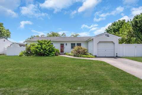 89 Rustic Avenue, Medford, NY 11763
