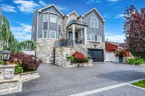 60 W 2nd Street, Freeport, NY 11520