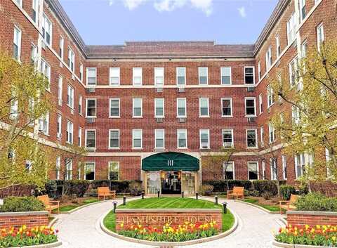 111 7th Street, Garden City, NY 11530