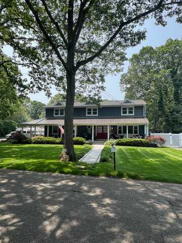 130 Parkside Avenue, Miller Place, NY 11764