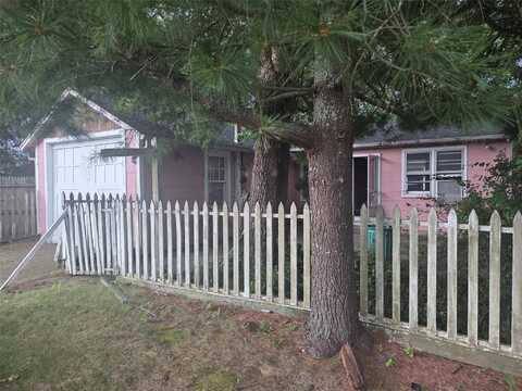 1750 Peconic Bay Boulevard, Laurel, NY 11948