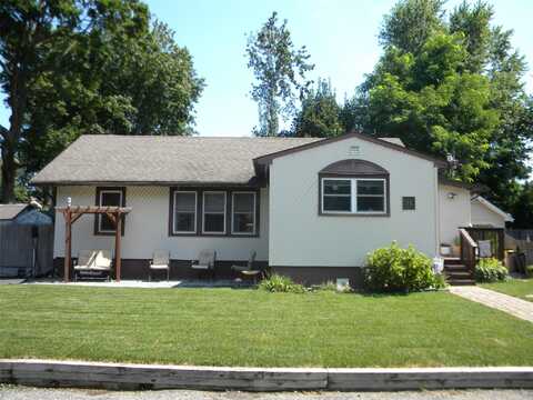 11 Oswego Place, Lake Ronkonkoma, NY 11779