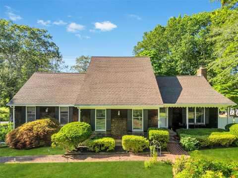 10 Harper Road, Calverton, NY 11933
