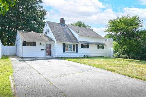 33 Teamster Lane, Levittown, NY 11756
