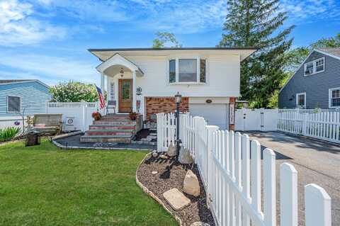 511 N Delaware Avenue, Lindenhurst, NY 11757