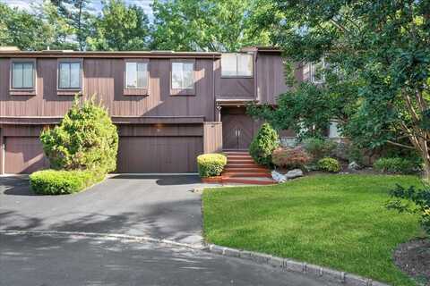 10 Morley Court, Albertson, NY 11507