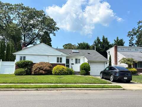 68 Willets Drive, Syosset, NY 11791