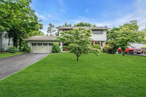 29 Cardinal Lane, Hauppauge, NY 11788