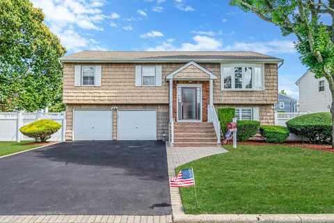 126 Farmers Avenue, Lindenhurst, NY 11757