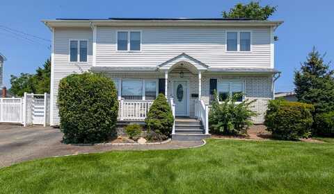 37 Seward Street, West Babylon, NY 11704