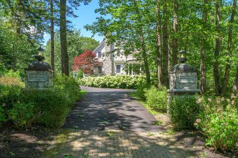 2 Poets Lane, Kennebunkport, ME 04046