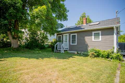 30 Washington Street, Winterport, ME 04496