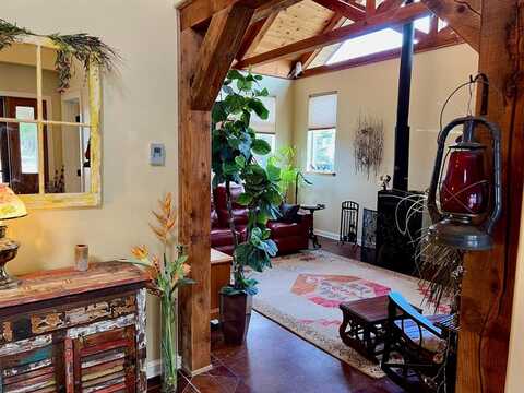 1086 Cowboy Way, Columbia Falls, MT 59912