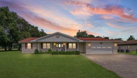 713 N Broadway Street, Newman, IL 61942