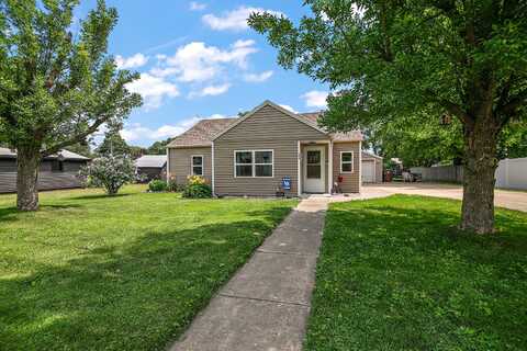 360 S 4th Avenue, Saint Anne, IL 60964