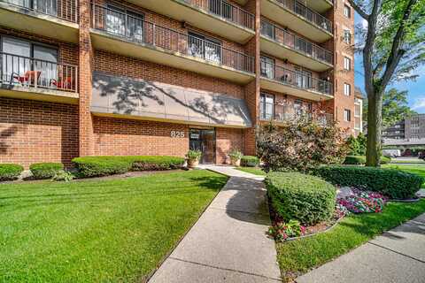 825 Center Street, Des Plaines, IL 60016