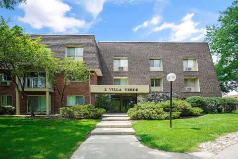2 VILLA VERDE Drive, Buffalo Grove, IL 60089