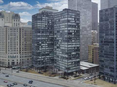 880 N Lake Shore Drive, Chicago, IL 60611