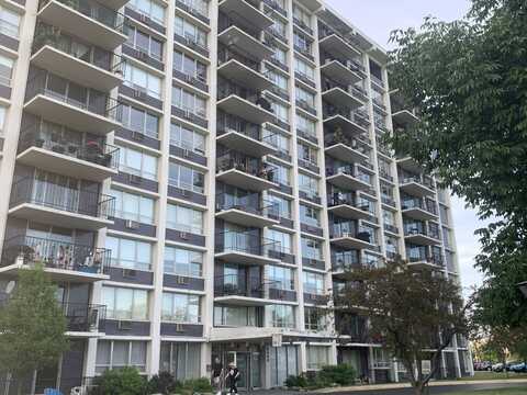 8809 W Golf Road, Niles, IL 60714