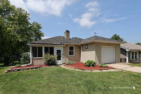 16 S Lake Avenue, Fox Lake, IL 60020