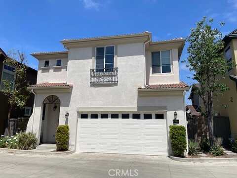 323 Flyers Lane, Tustin, CA 92782