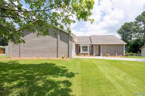 9889 Willow Cove Road SE, Huntsville, AL 35802