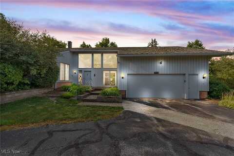 540 Ridgeway Drive, Aurora, OH 44202