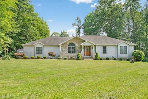 5537 Walnut Grove Circle, Struthers, OH 44471