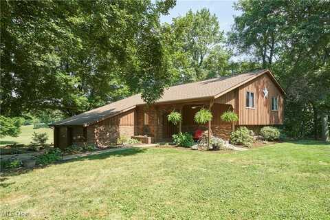 1223 Tumbleweed NE, Uniontown, OH 44685