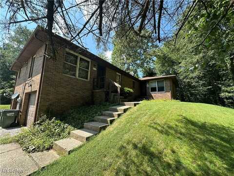 617 Harrison Street, Louisville, OH 44641