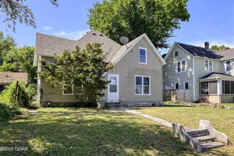 912 Olive Street, Carthage, MO 64836