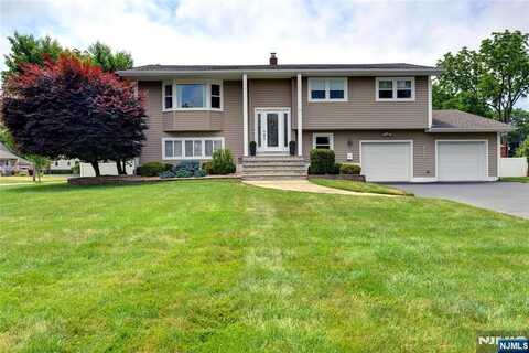 19 Reynolds Road, Pequannock, NJ 07440
