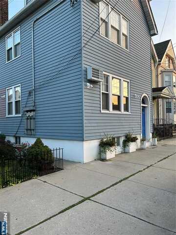 415-417 Hamilton Street 2nd floor, Harrison, NJ 07029