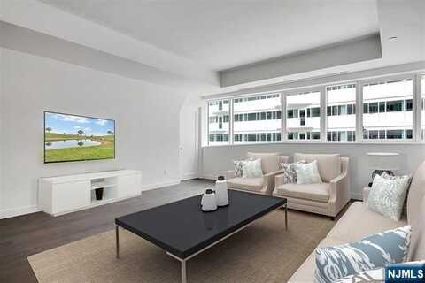 800 Ave At Port Imperial 608, Weehawken, NJ 07086