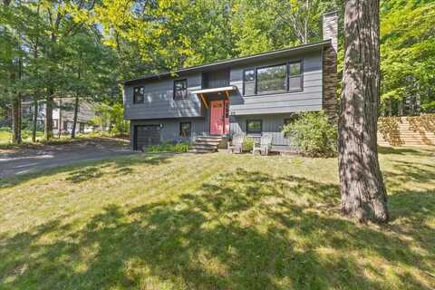 22 Greenbriar Drive, Essex, VT 05452